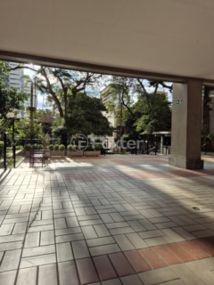 Image 20 - 1006284