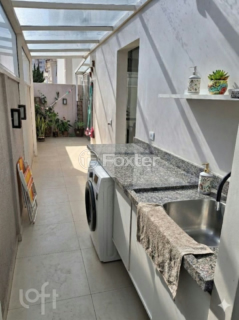 Image 8 - 1006300