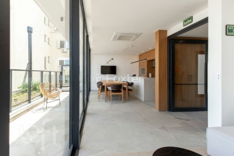 Image 21 - 1006380