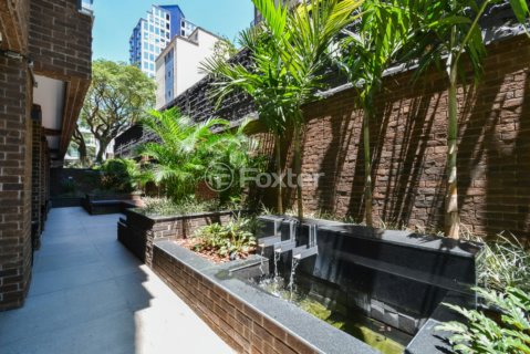 Image 37 - 1006456