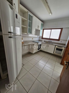 Image 8 - 1006823