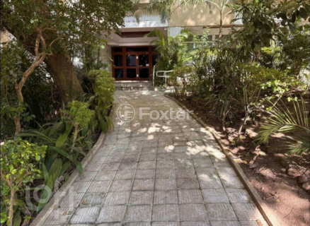 Image 17 - 1006870