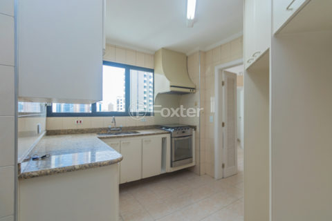 Image 32 - 1007156