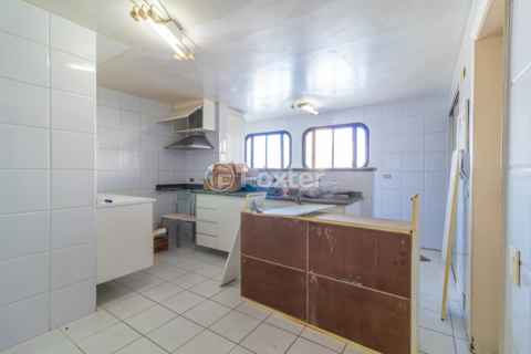 Image 27 - 1007310