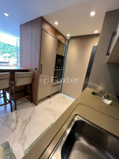 Image 37 - 1007330