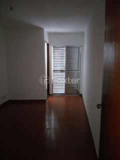 Image 18 - 1007373