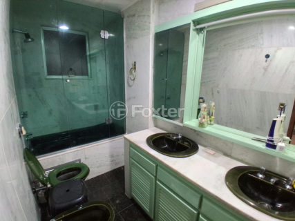 Image 10 - 1007404