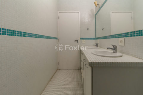 Image 21 - 1007675