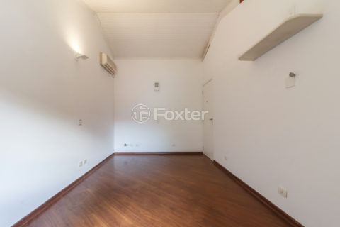Image 32 - 1007675