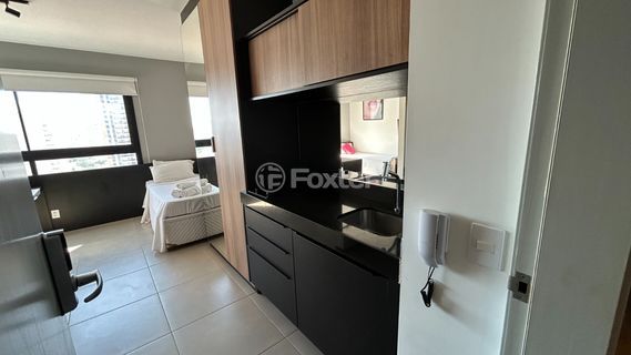 Image 2 - 1007696