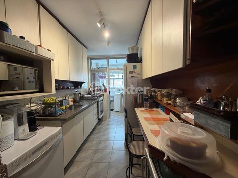 Image 22 - 1007741