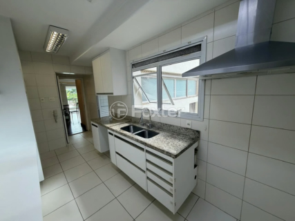 Image 22 - 1007827
