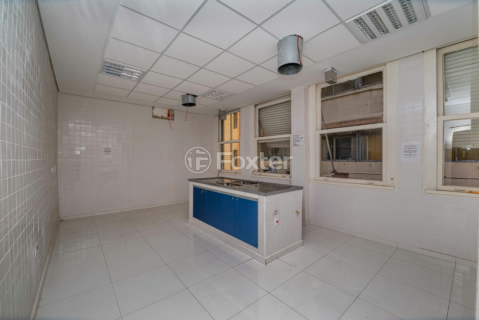 Image 28 - 1007942
