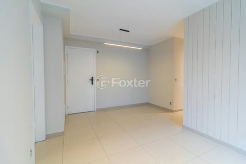 Image 6 - 1007947