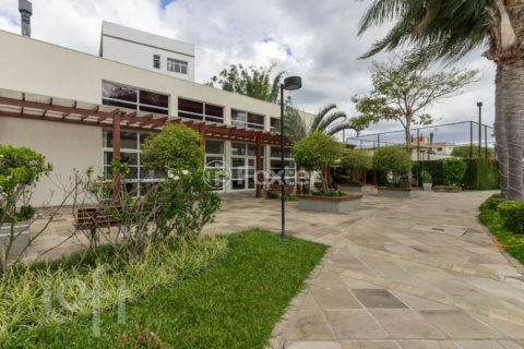 Image 32 - 1007982