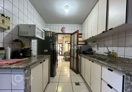 Image 6 - 1008323
