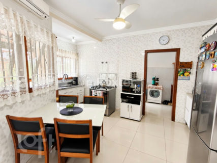Image 38 - 1008429