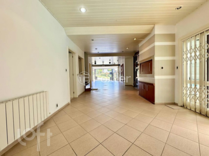 Image 33 - 1008482