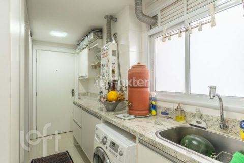 Image 28 - 1008936
