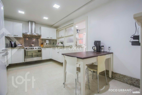 Image 37 - 1009034