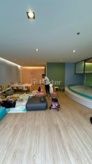 Image 23 - 1009077