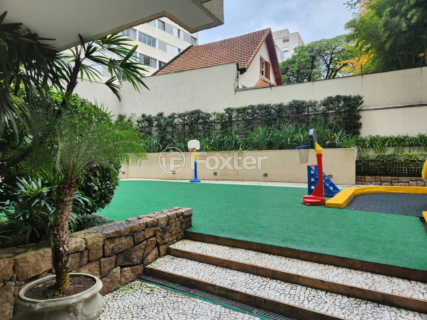 Image 37 - 1009146