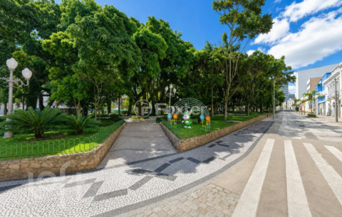 Image 10 - 1009320