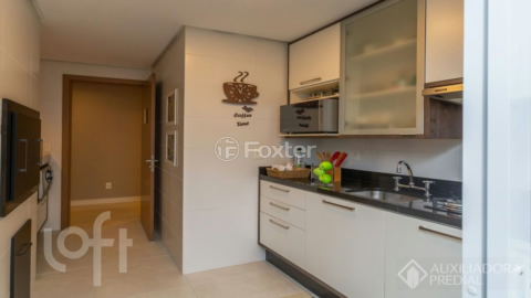 Image 4 - 1009335
