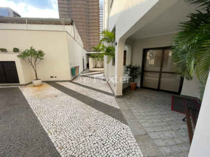 Image 33 - 1009413