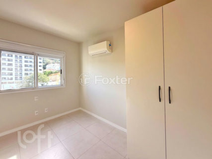 Image 16 - 1009474