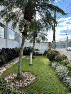 Image 11 - 1009659