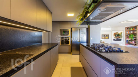 Image 33 - 1009818