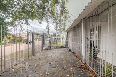 Image 37 - 1010084
