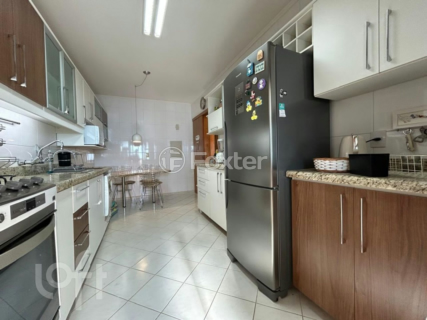 Image 34 - 1010142