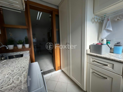 Image 32 - 1010142