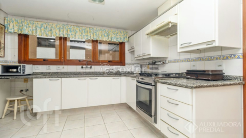 Image 37 - 1010282
