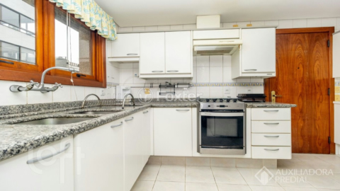 Image 38 - 1010282