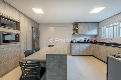 Image 31 - 1010512