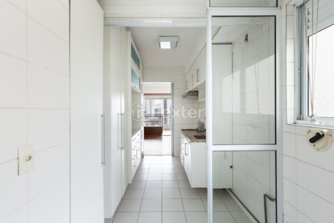 Image 39 - 1010740