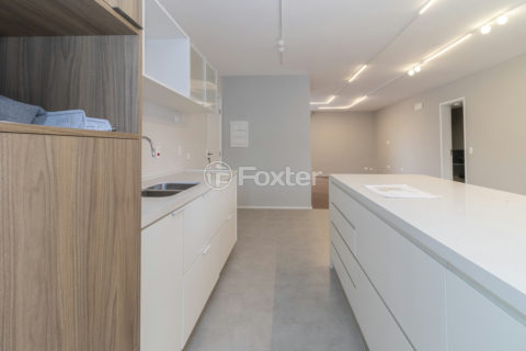 Image 32 - 1010745