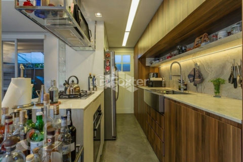 Image 21 - 1011156