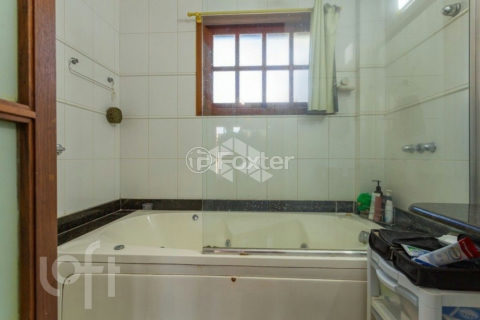 Image 34 - 1011156