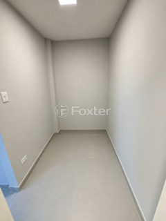 Image 17 - 1011225