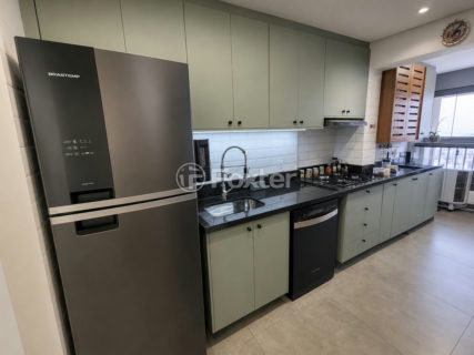 Image 10 - 1011272