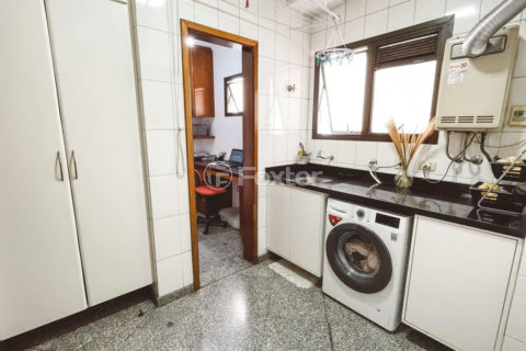 Image 32 - 1011312