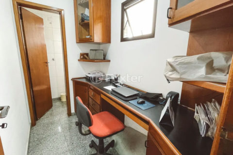Image 37 - 1011312