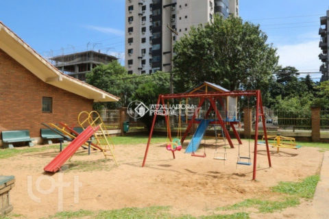 Image 15 - 1011395