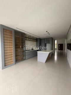Image 31 - 1011460