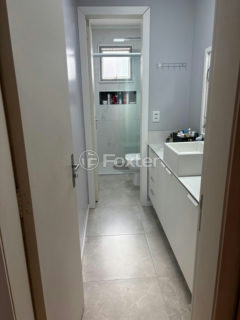 Image 2 - 1011494
