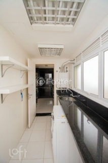 Image 16 - 1011541
